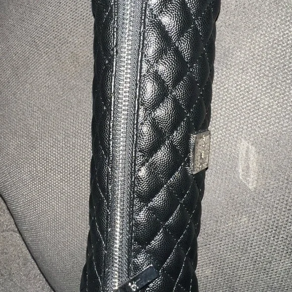 IT COSMETICS makeup bag (like new) - Picture 3 of 4